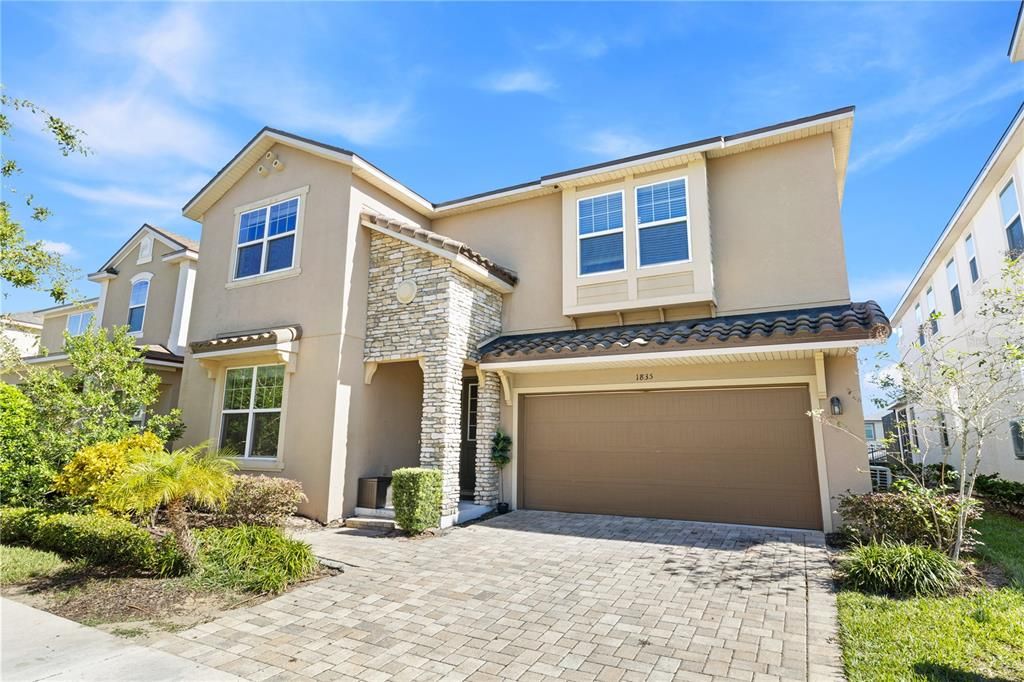 For Sale: $750,000 (9 beds, 6 baths, 3789 Square Feet)
