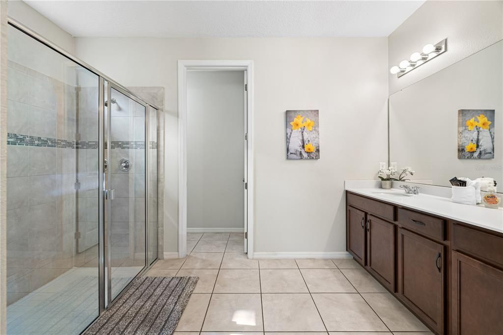 For Sale: $750,000 (9 beds, 6 baths, 3789 Square Feet)
