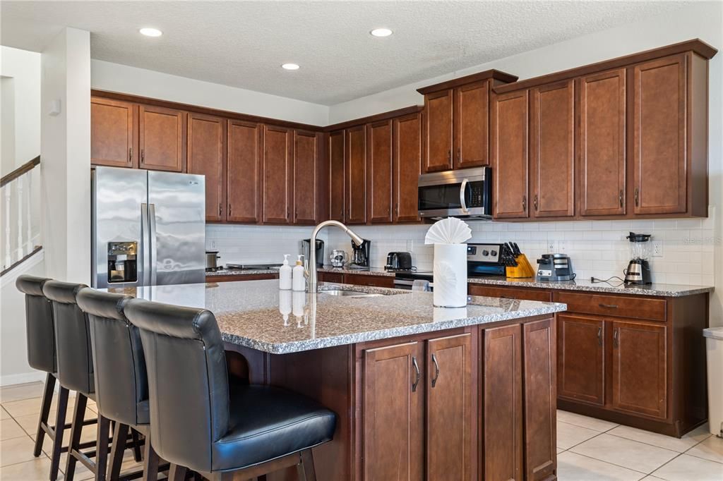 For Sale: $750,000 (9 beds, 6 baths, 3789 Square Feet)