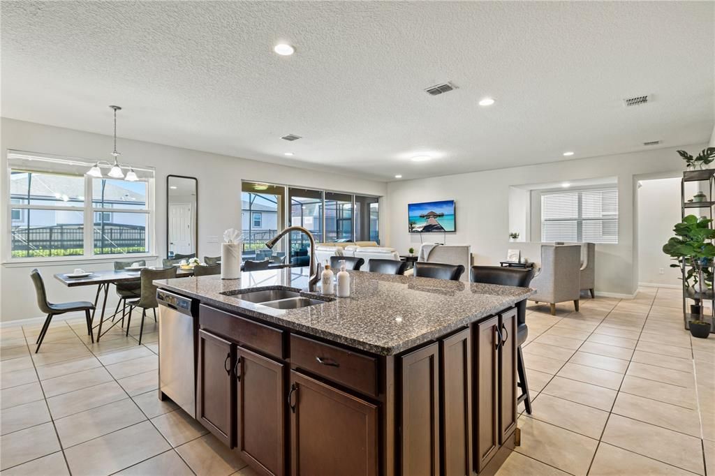 For Sale: $750,000 (9 beds, 6 baths, 3789 Square Feet)