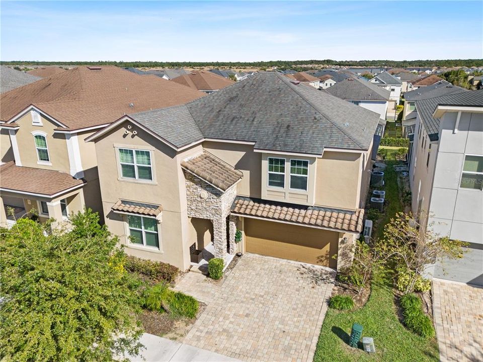 For Sale: $750,000 (9 beds, 6 baths, 3789 Square Feet)