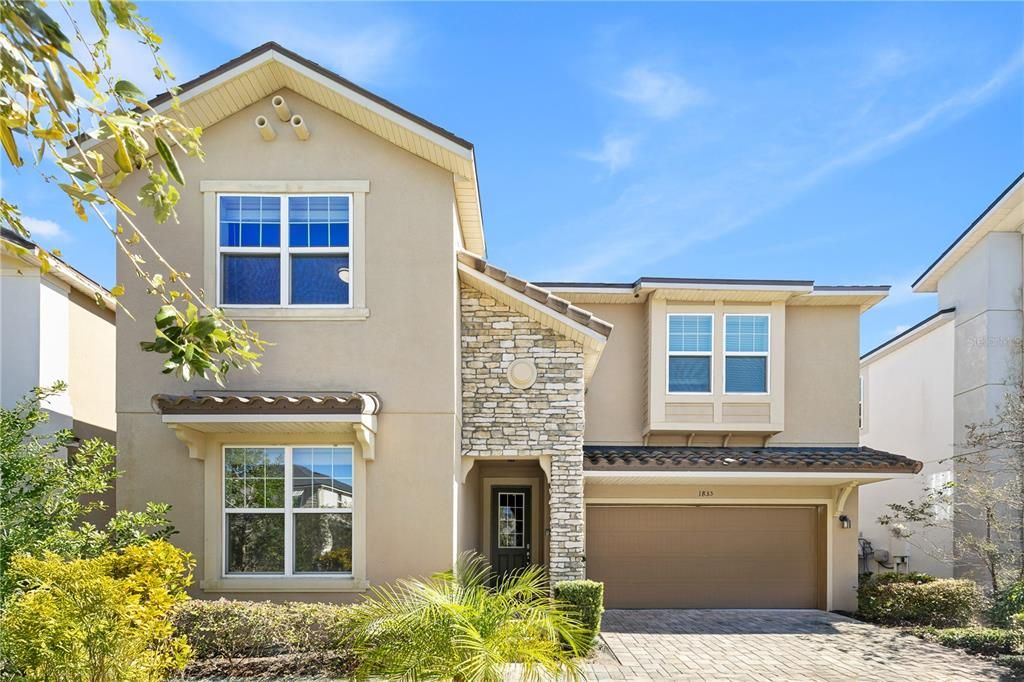 For Sale: $750,000 (9 beds, 6 baths, 3789 Square Feet)