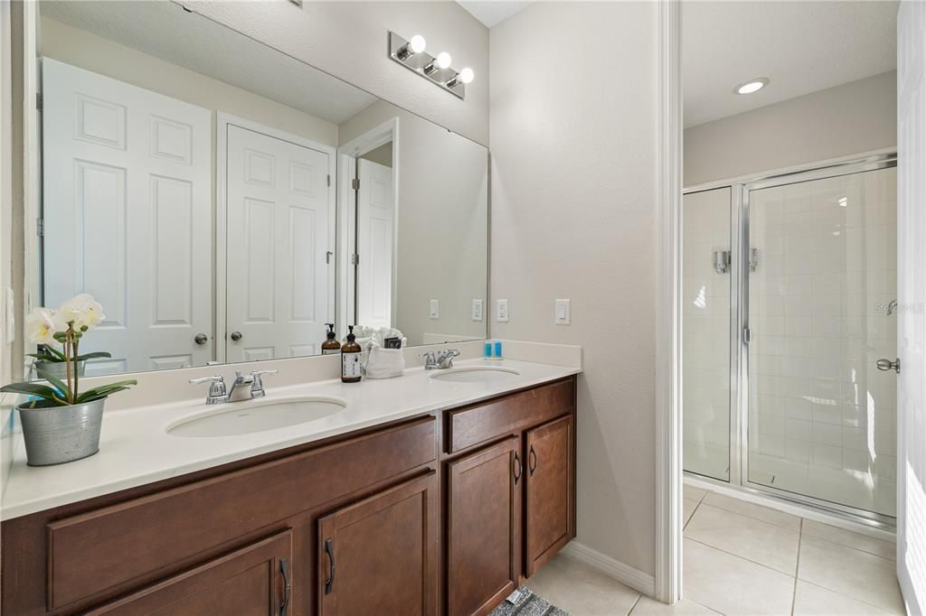 For Sale: $750,000 (9 beds, 6 baths, 3789 Square Feet)
