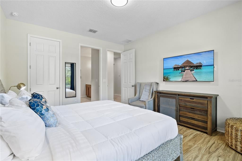 For Sale: $750,000 (9 beds, 6 baths, 3789 Square Feet)