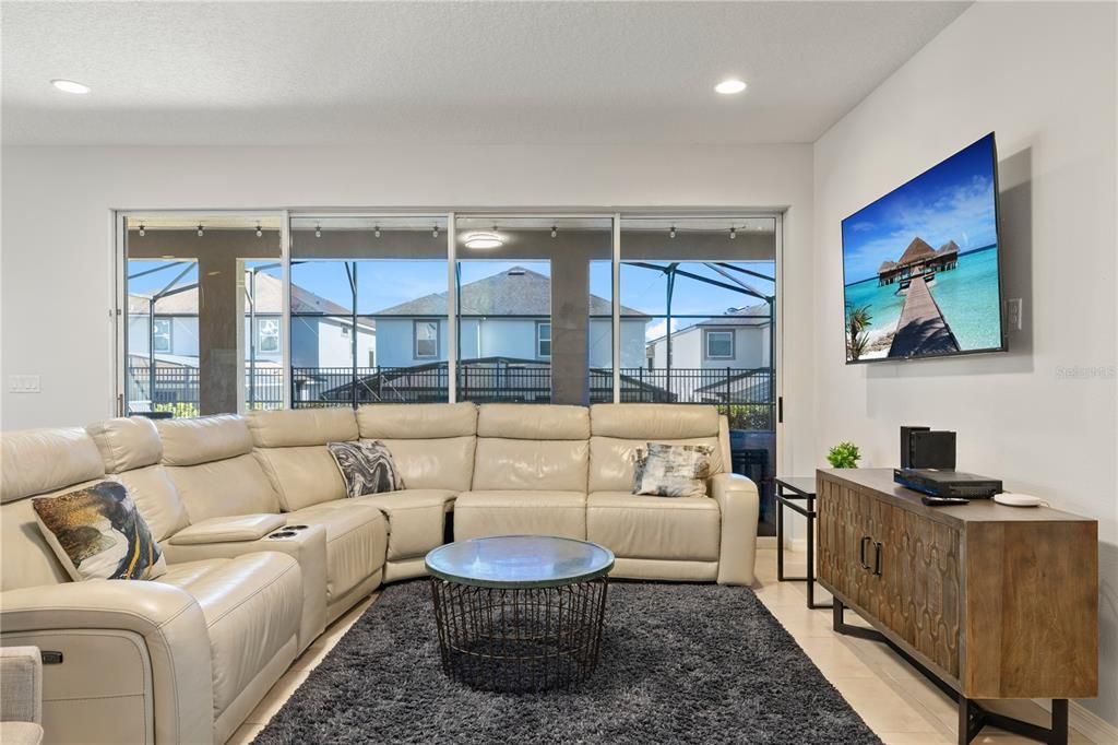 For Sale: $750,000 (9 beds, 6 baths, 3789 Square Feet)