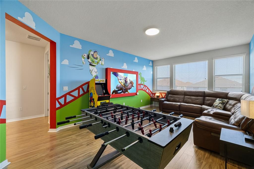 For Sale: $750,000 (9 beds, 6 baths, 3789 Square Feet)
