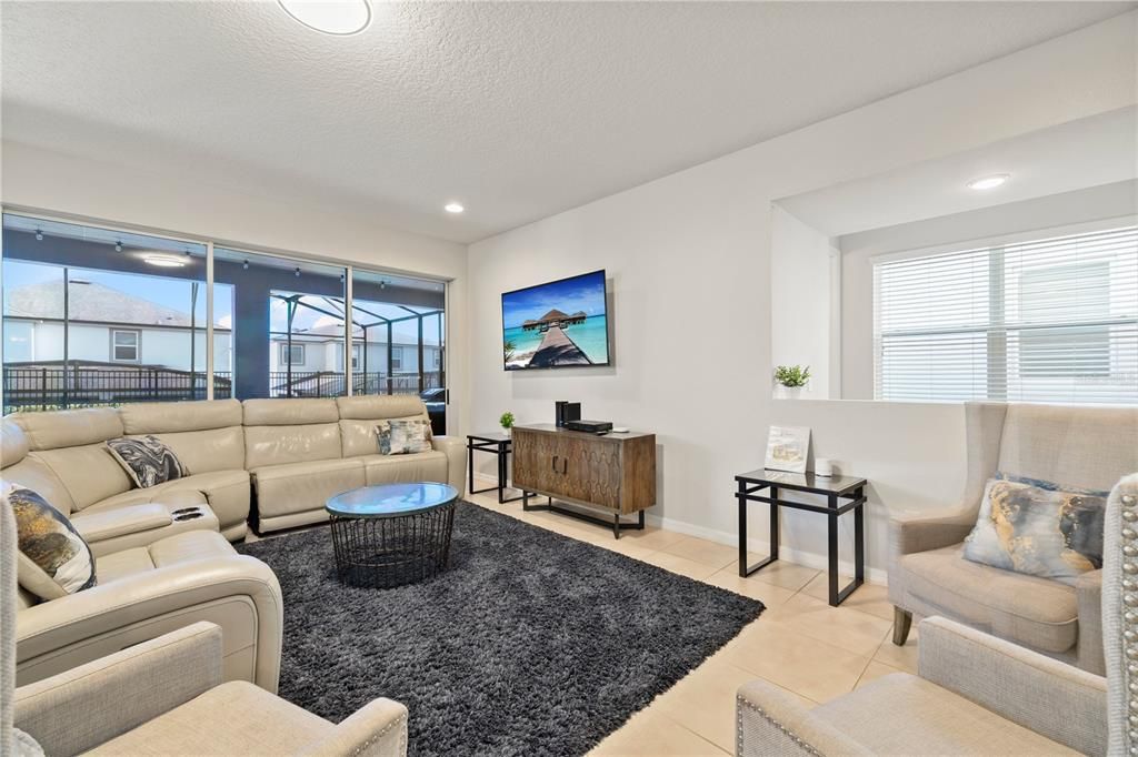 For Sale: $750,000 (9 beds, 6 baths, 3789 Square Feet)