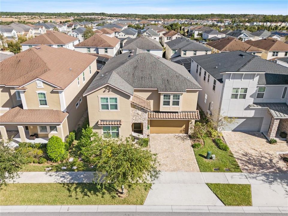For Sale: $750,000 (9 beds, 6 baths, 3789 Square Feet)