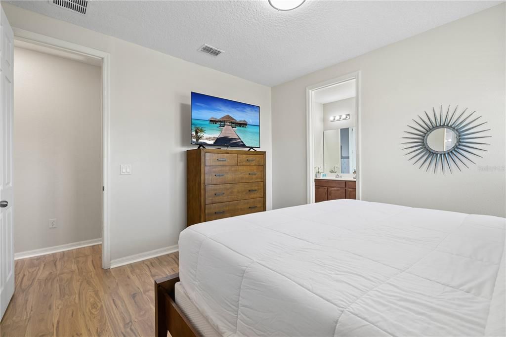 For Sale: $750,000 (9 beds, 6 baths, 3789 Square Feet)