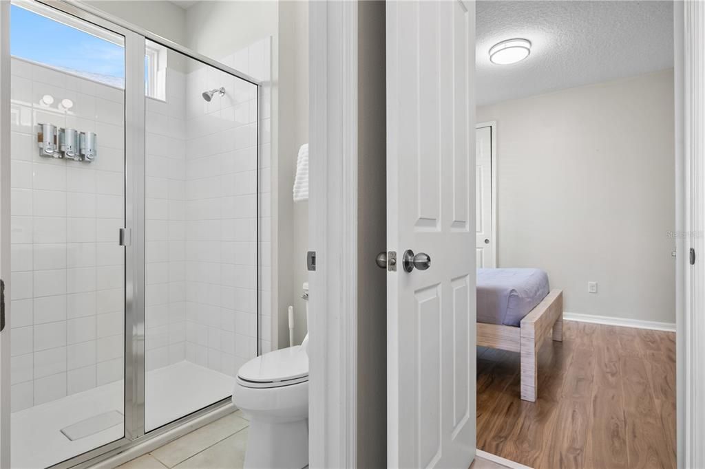 For Sale: $750,000 (9 beds, 6 baths, 3789 Square Feet)