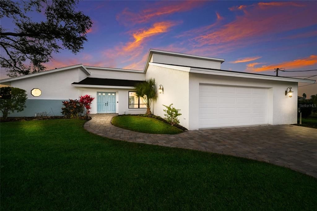 For Sale: $1,350,000 (3 beds, 3 baths, 1706 Square Feet)