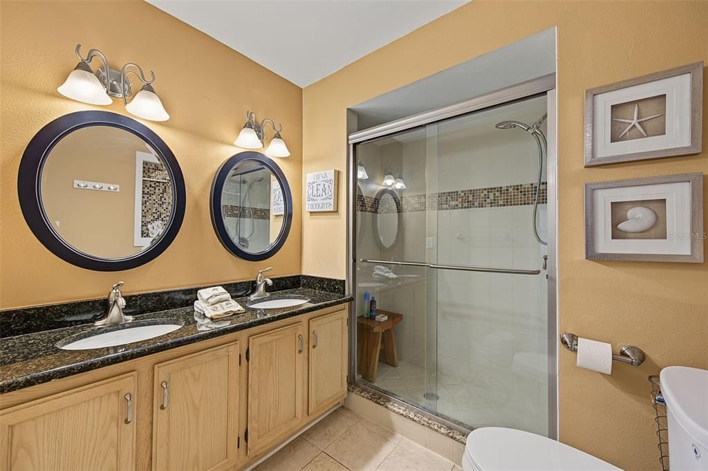 На продажу: $580,000 (2 спален, 2 ванн, 1237 Квадратных фут)