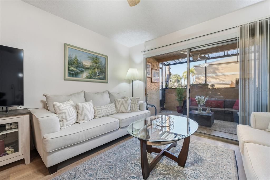 En Venta: $185,000 (2 camas, 2 baños, 1126 Pies cuadrados)
