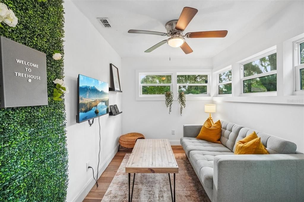 En Venta: $285,000 (2 camas, 1 baños, 880 Pies cuadrados)