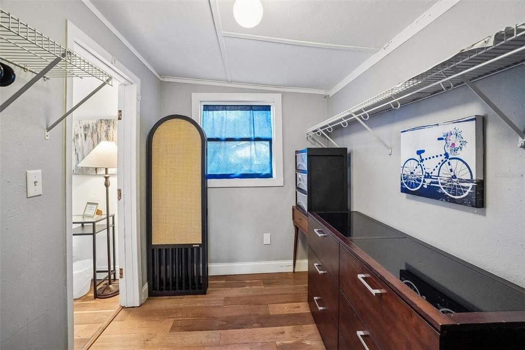 En Venta: $285,000 (2 camas, 1 baños, 880 Pies cuadrados)