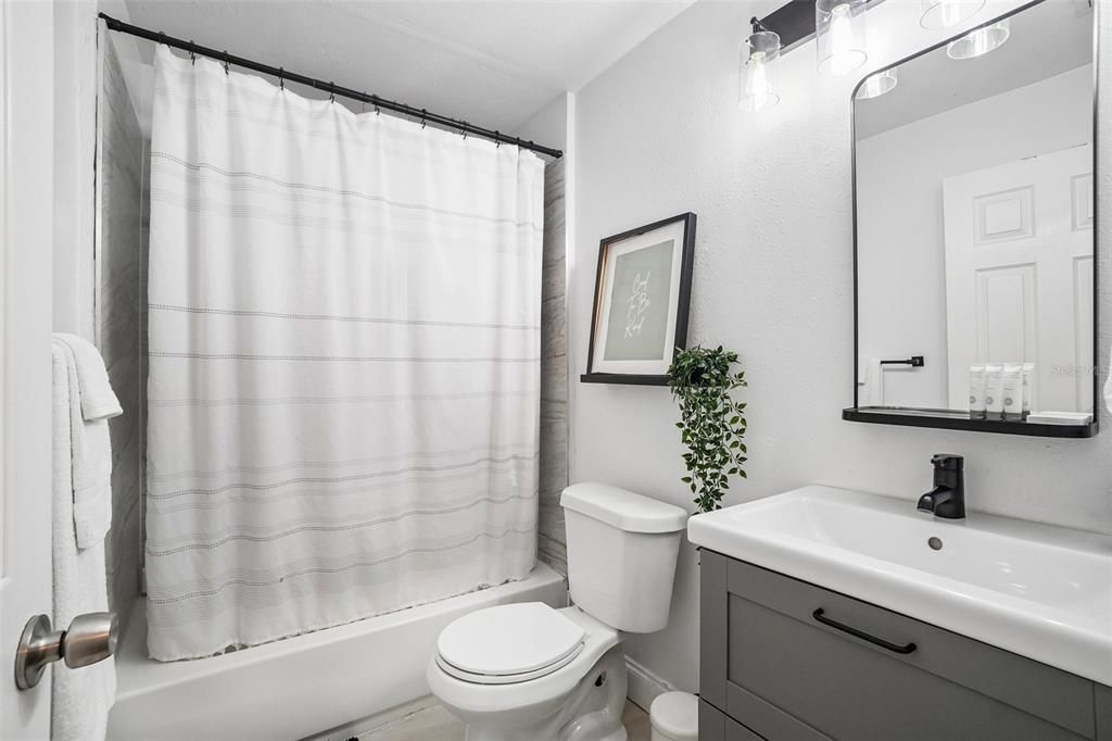 En Venta: $285,000 (2 camas, 1 baños, 880 Pies cuadrados)