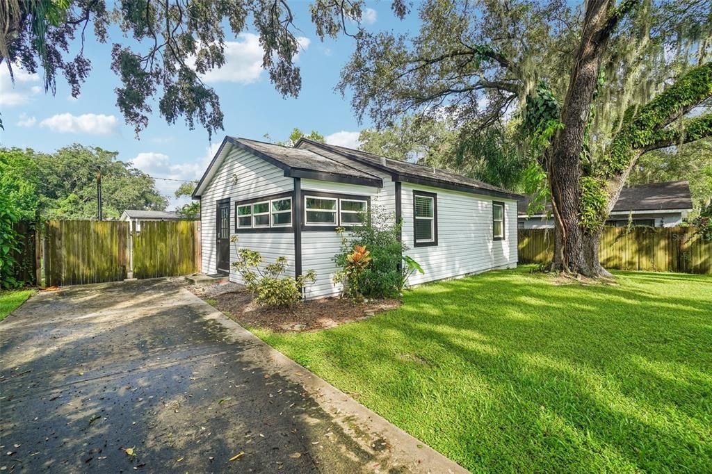 En Venta: $285,000 (2 camas, 1 baños, 880 Pies cuadrados)