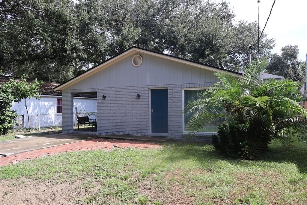 For Rent: $2,500 (3 beds, 1 baths, 1100 Square Feet)