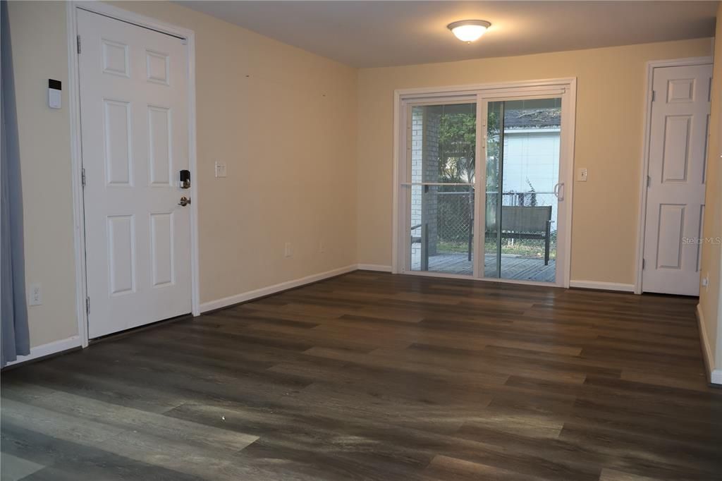 For Rent: $2,500 (3 beds, 1 baths, 1100 Square Feet)