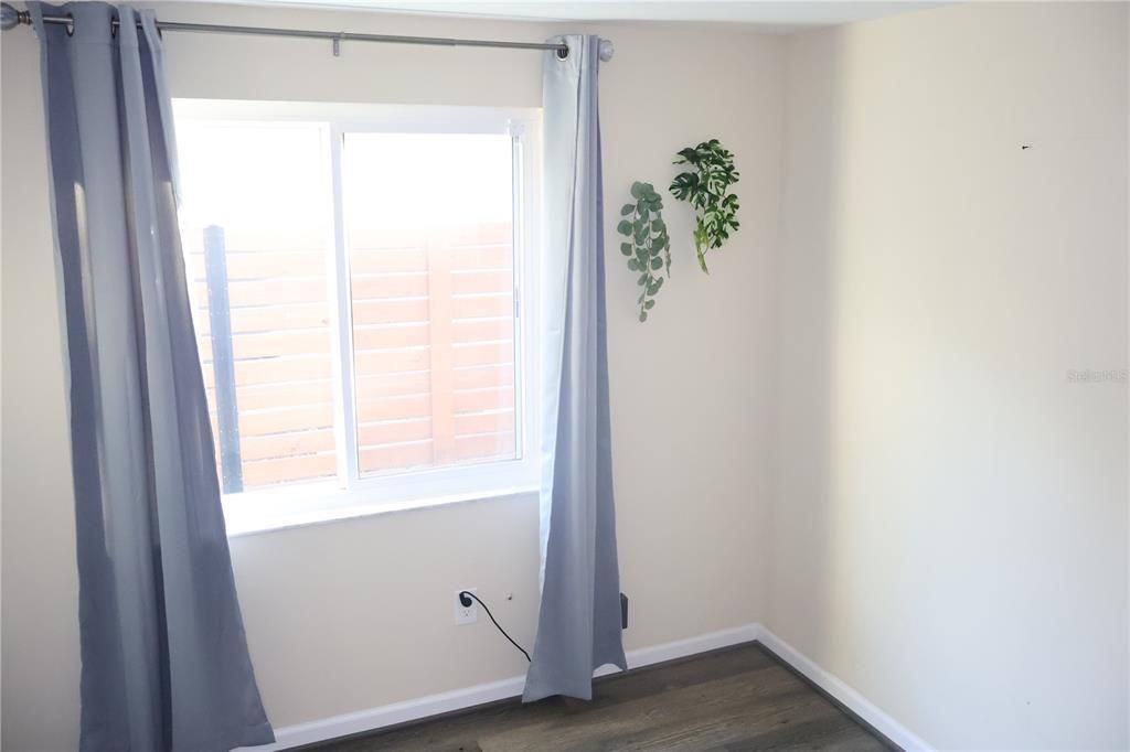For Rent: $2,500 (3 beds, 1 baths, 1100 Square Feet)
