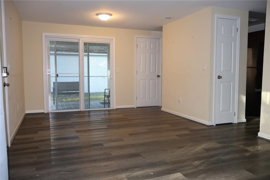 For Rent: $2,500 (3 beds, 1 baths, 1100 Square Feet)