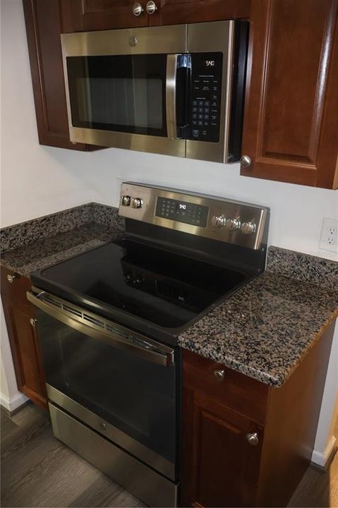 For Rent: $2,500 (3 beds, 1 baths, 1100 Square Feet)