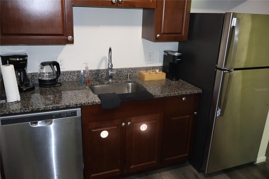 For Rent: $2,500 (3 beds, 1 baths, 1100 Square Feet)