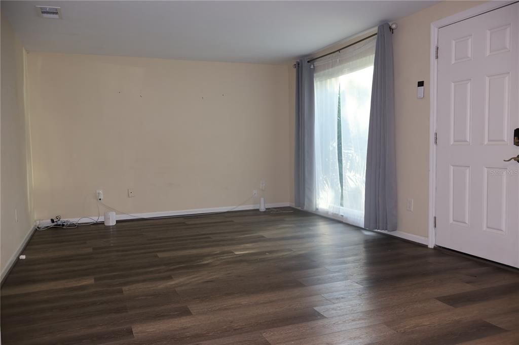 For Rent: $2,500 (3 beds, 1 baths, 1100 Square Feet)