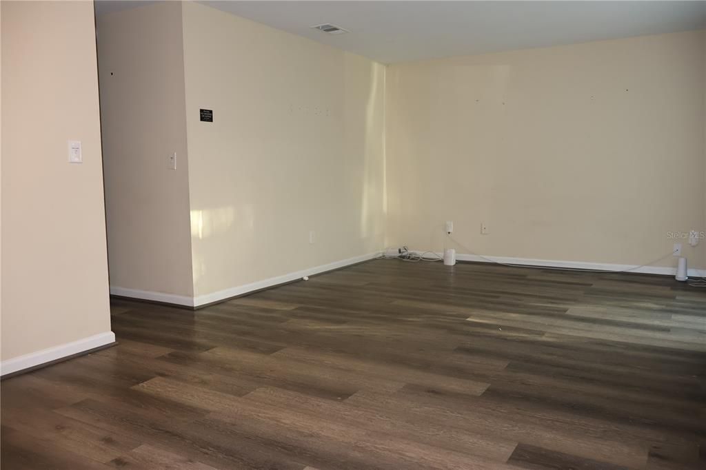 For Rent: $2,500 (3 beds, 1 baths, 1100 Square Feet)
