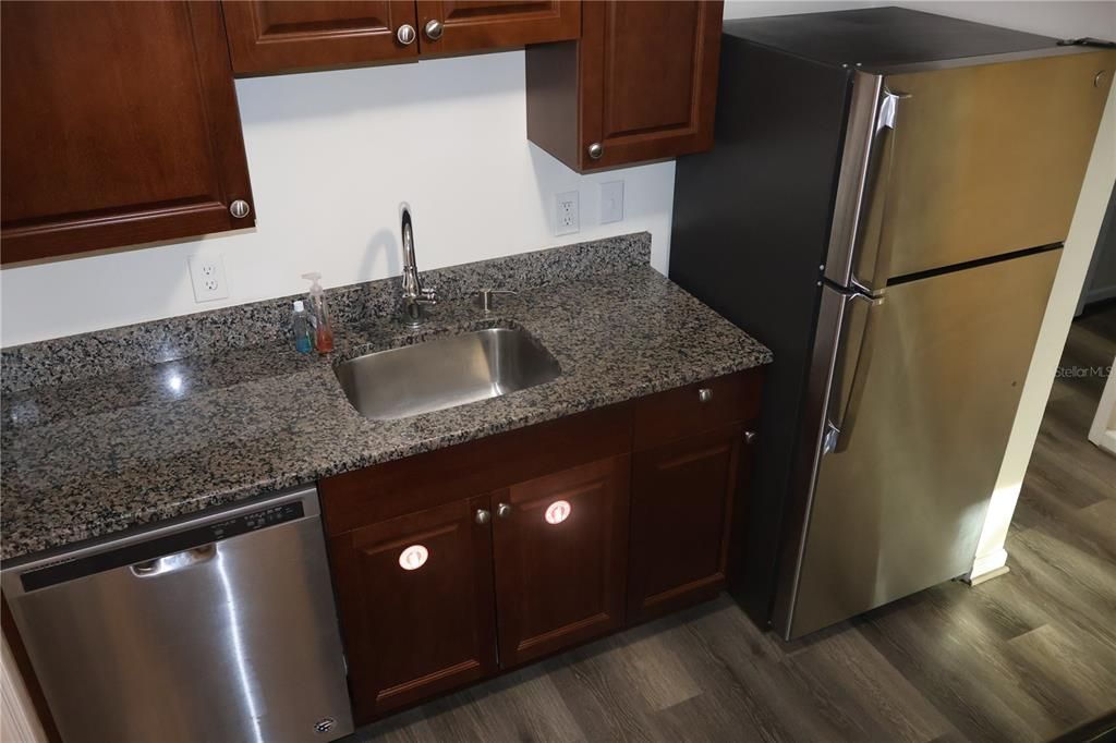 For Rent: $2,500 (3 beds, 1 baths, 1100 Square Feet)