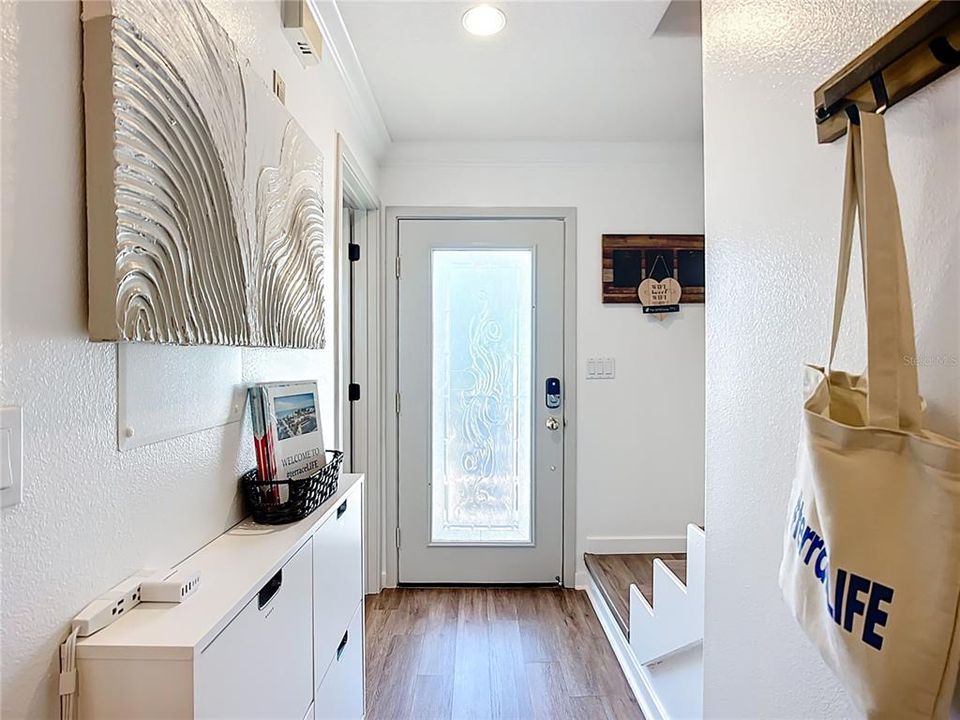 На продажу: $549,000 (2 спален, 2 ванн, 884 Квадратных фут)