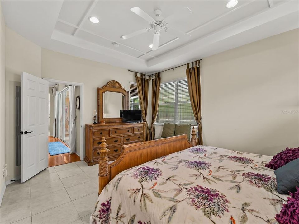 На продажу: $595,000 (4 спален, 2 ванн, 2415 Квадратных фут)
