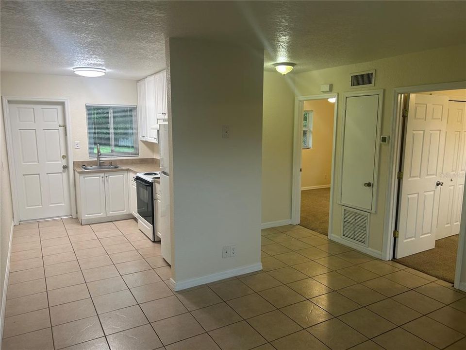 For Rent: $1,150 (2 beds, 1 baths, 650 Square Feet)