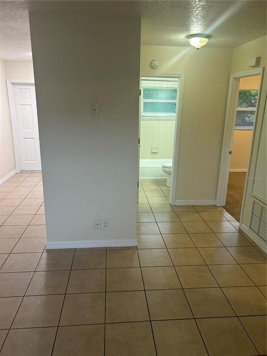 For Rent: $1,150 (2 beds, 1 baths, 650 Square Feet)