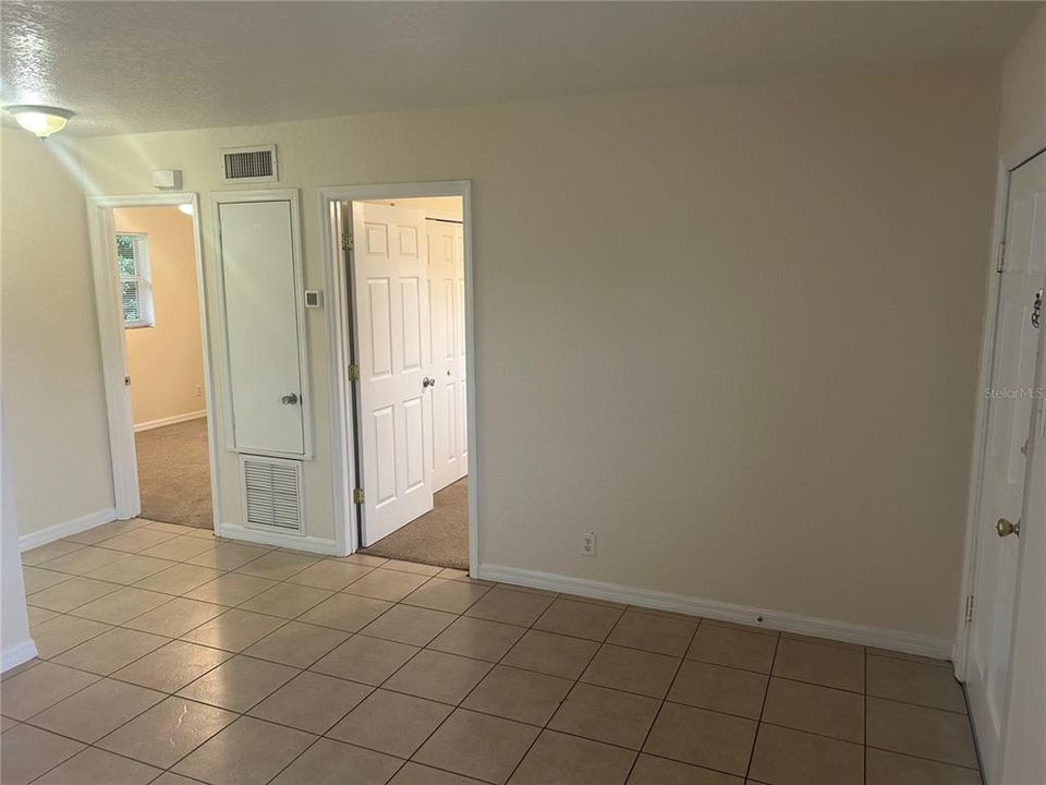 For Rent: $1,150 (2 beds, 1 baths, 650 Square Feet)