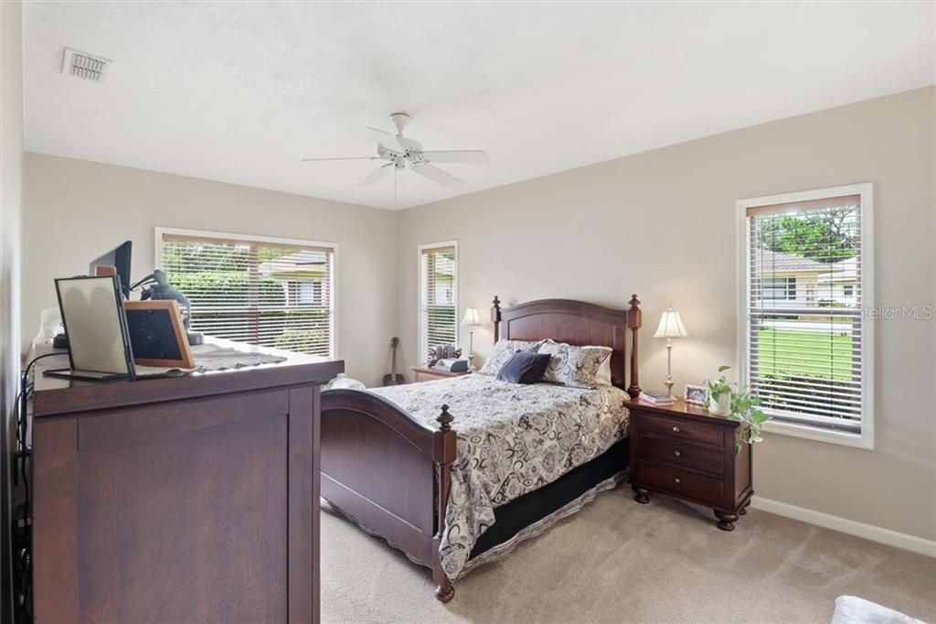 For Sale: $334,900 (3 beds, 2 baths, 1604 Square Feet)