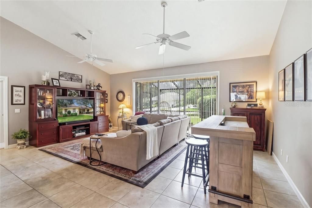 For Sale: $334,900 (3 beds, 2 baths, 1604 Square Feet)