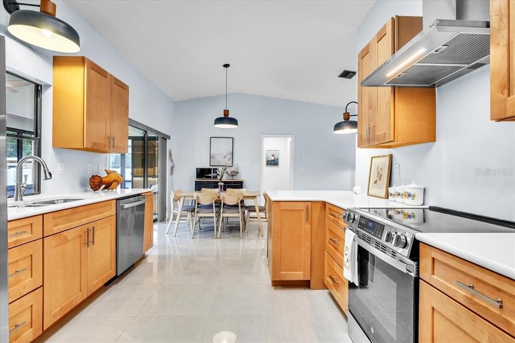 На продажу: $259,900 (2 спален, 2 ванн, 1496 Квадратных фут)