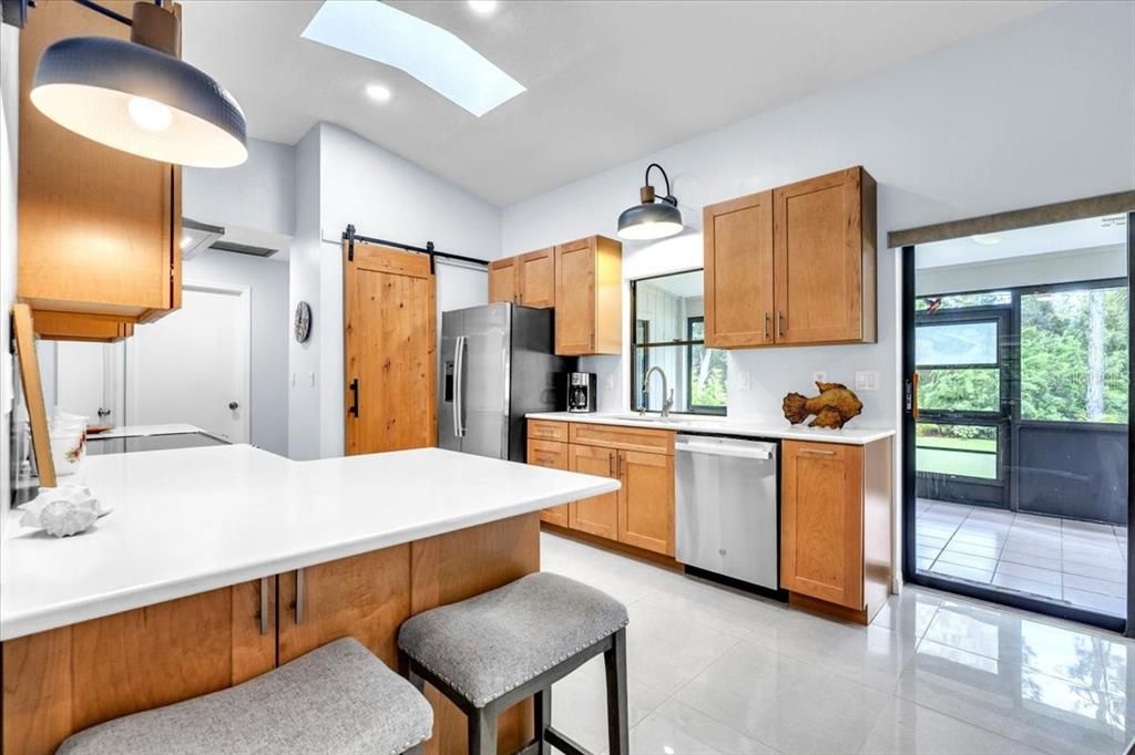 На продажу: $259,900 (2 спален, 2 ванн, 1496 Квадратных фут)
