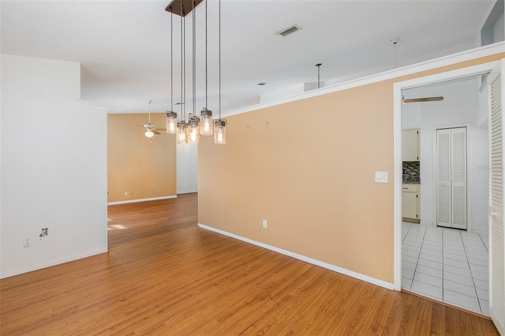 На продажу: $395,000 (3 спален, 2 ванн, 1736 Квадратных фут)