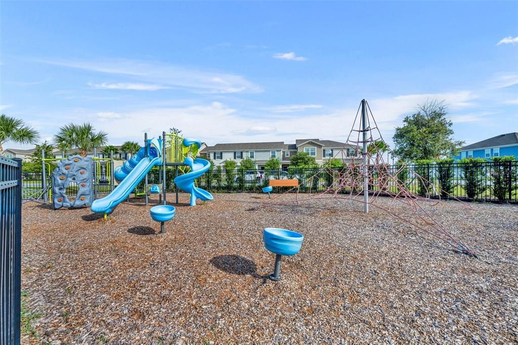 На продажу: $429,900 (3 спален, 2 ванн, 1717 Квадратных фут)