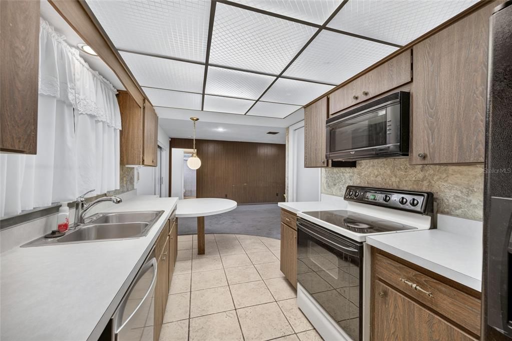 En Venta: $399,900 (3 camas, 2 baños, 1681 Pies cuadrados)