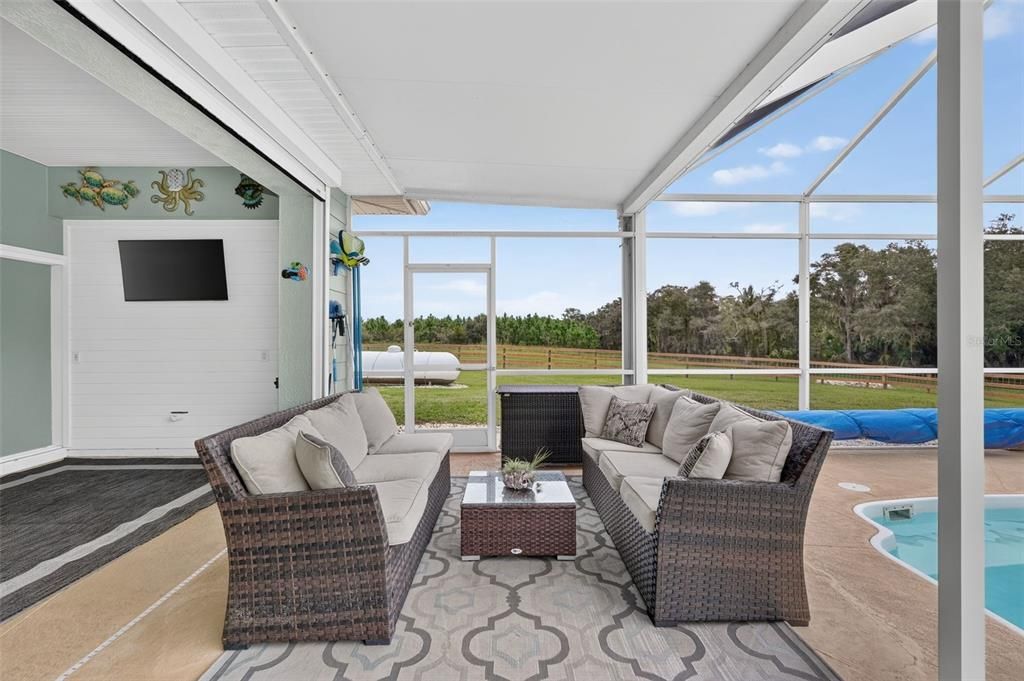For Sale: $1,050,000 (5 beds, 3 baths, 3011 Square Feet)