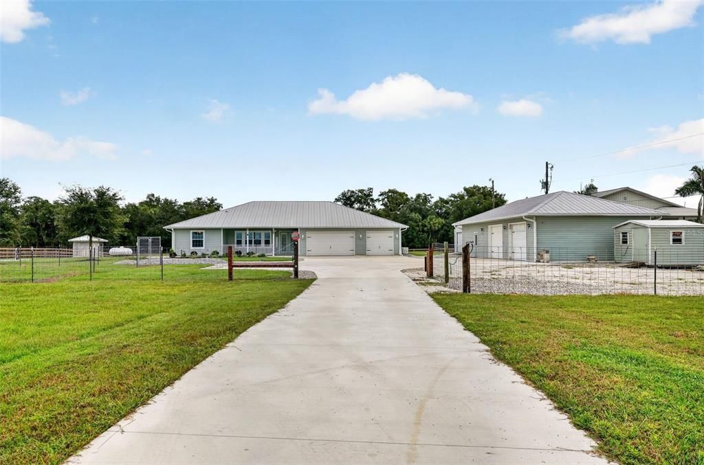 For Sale: $1,050,000 (5 beds, 3 baths, 3011 Square Feet)