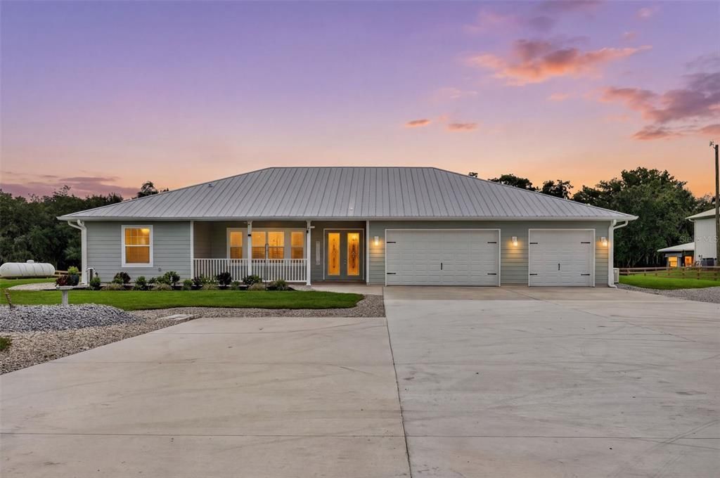 For Sale: $1,050,000 (5 beds, 3 baths, 3011 Square Feet)