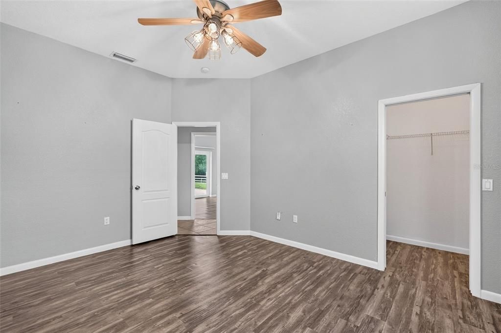 For Sale: $1,050,000 (5 beds, 3 baths, 3011 Square Feet)