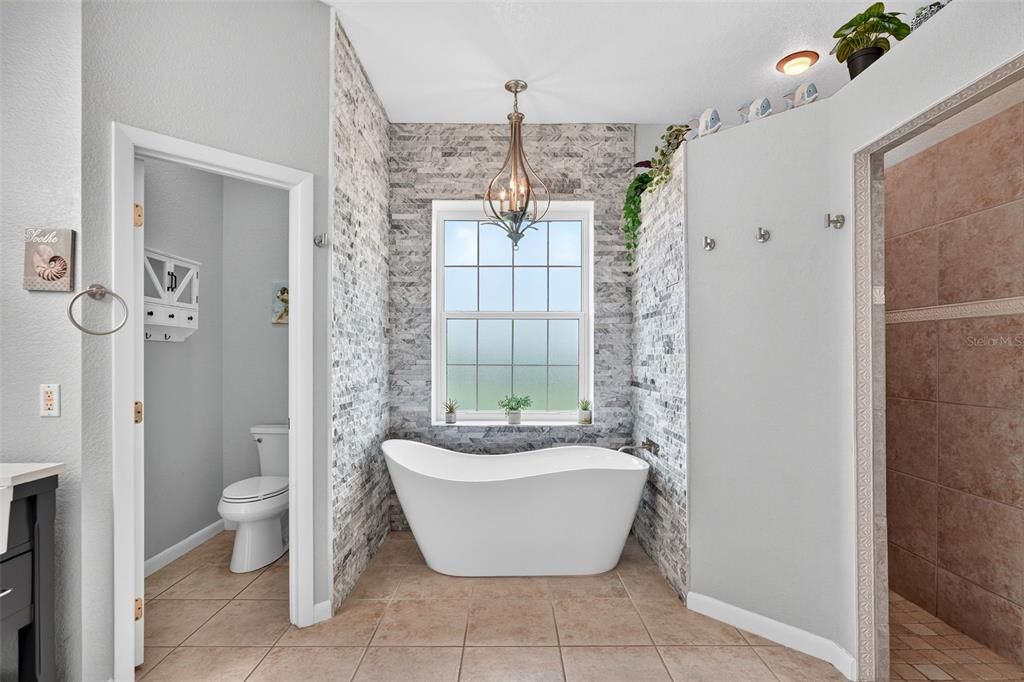 For Sale: $1,050,000 (5 beds, 3 baths, 3011 Square Feet)