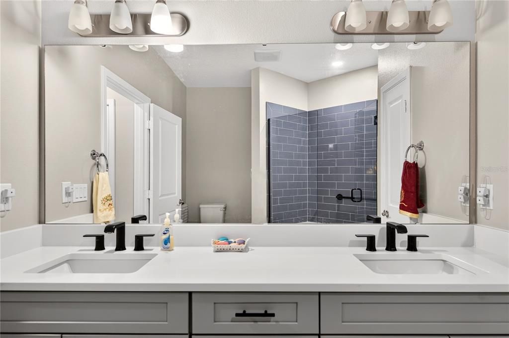 For Sale: $395,000 (2 beds, 2 baths, 1549 Square Feet)