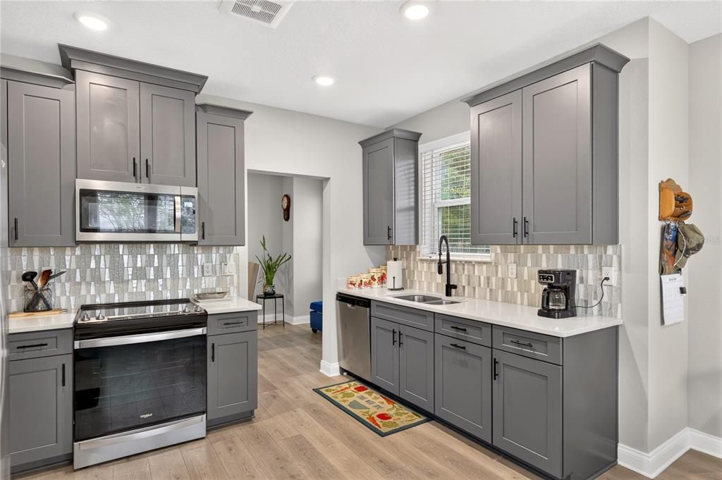 For Sale: $395,000 (2 beds, 2 baths, 1549 Square Feet)