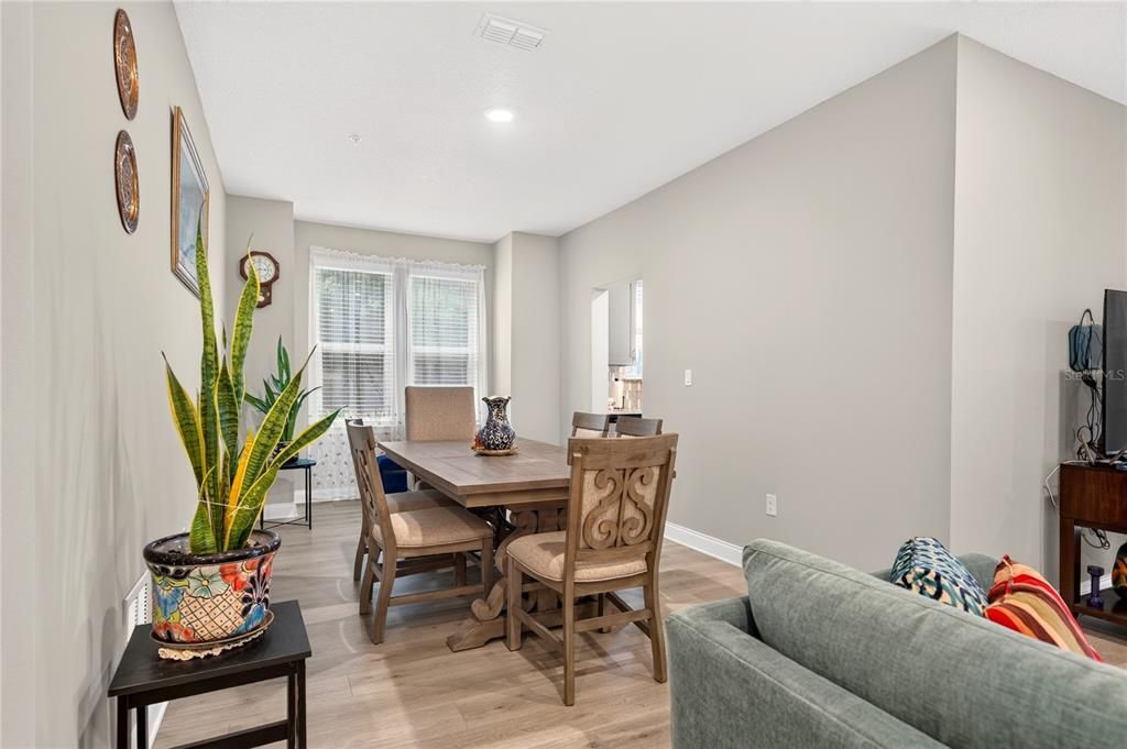 For Sale: $395,000 (2 beds, 2 baths, 1549 Square Feet)